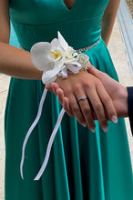Load image into Gallery viewer, Wrist Corsage