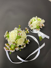 Load image into Gallery viewer, Wrist Corsage