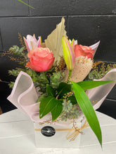 Load image into Gallery viewer, Median Mixed Blooms Box