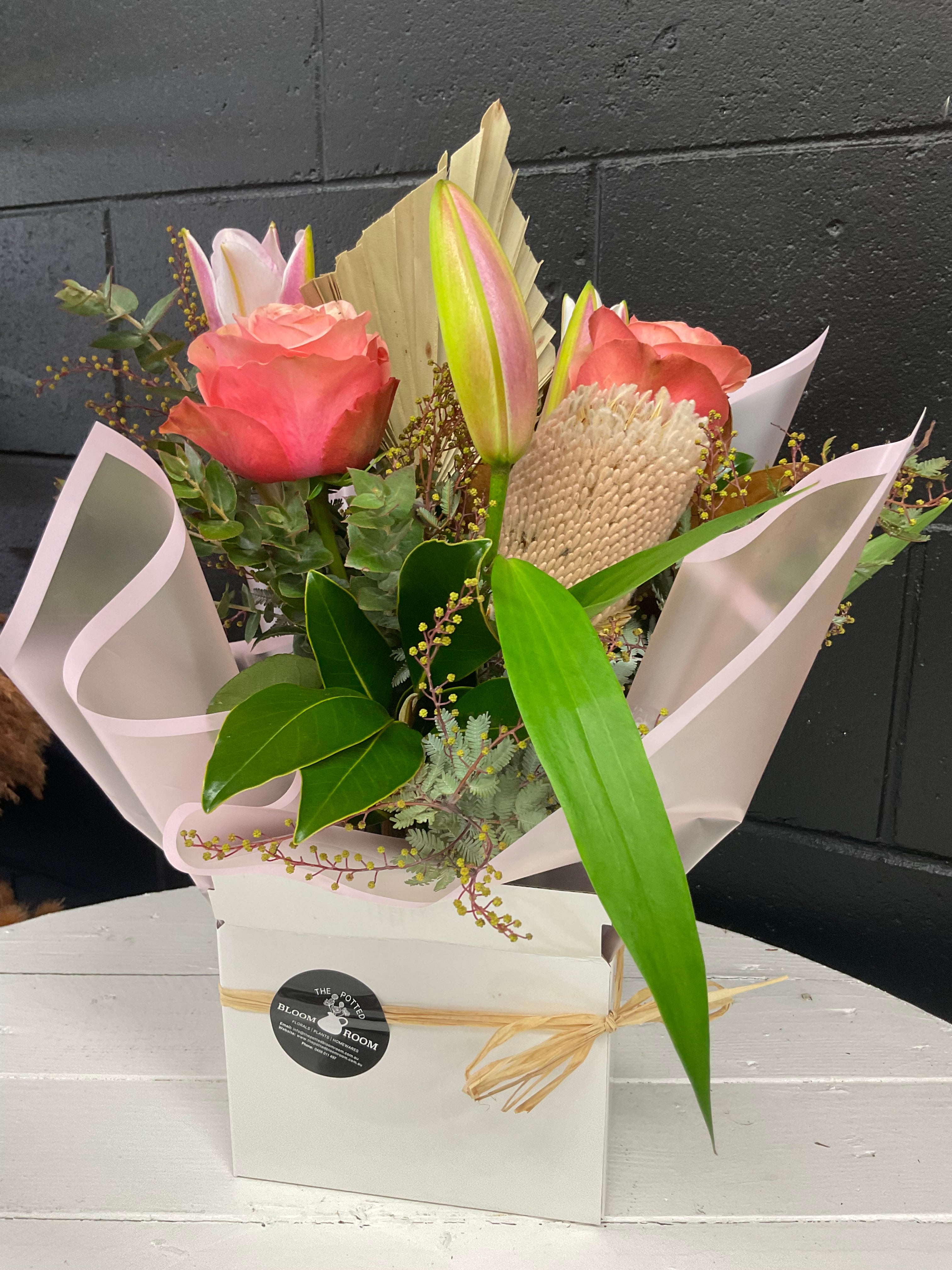 Median Mixed Blooms Box