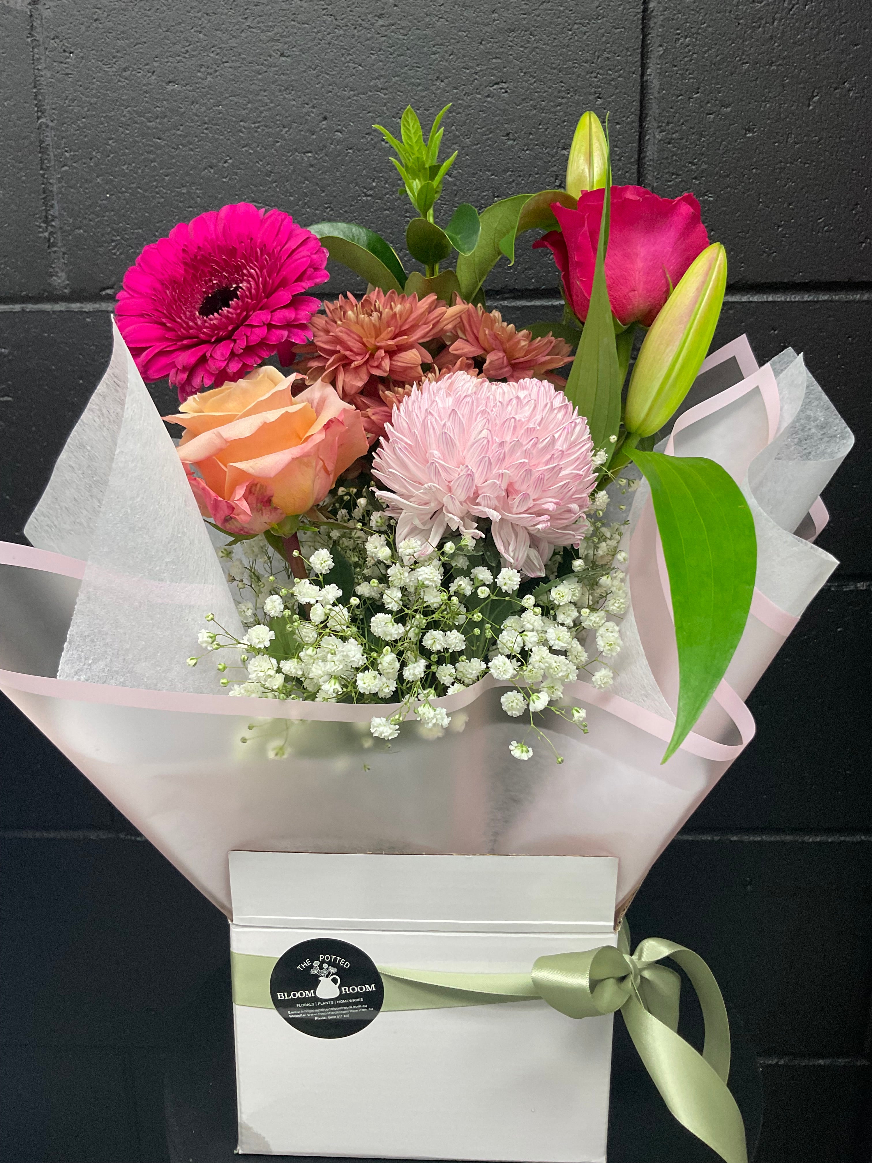 Median Mixed Blooms Box