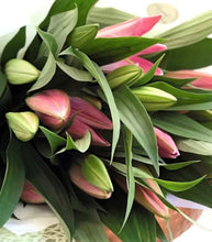 Load image into Gallery viewer, Orientals & Glasshouse Candle