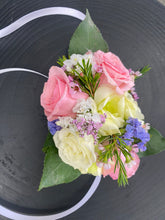 Load image into Gallery viewer, Wrist Corsage