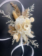 Load image into Gallery viewer, Wrist Corsage