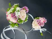 Load image into Gallery viewer, Wrist Corsage