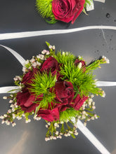 Load image into Gallery viewer, Wrist Corsage