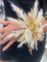 Load image into Gallery viewer, Wrist Corsage