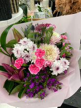 Load image into Gallery viewer, Florist Choice from
