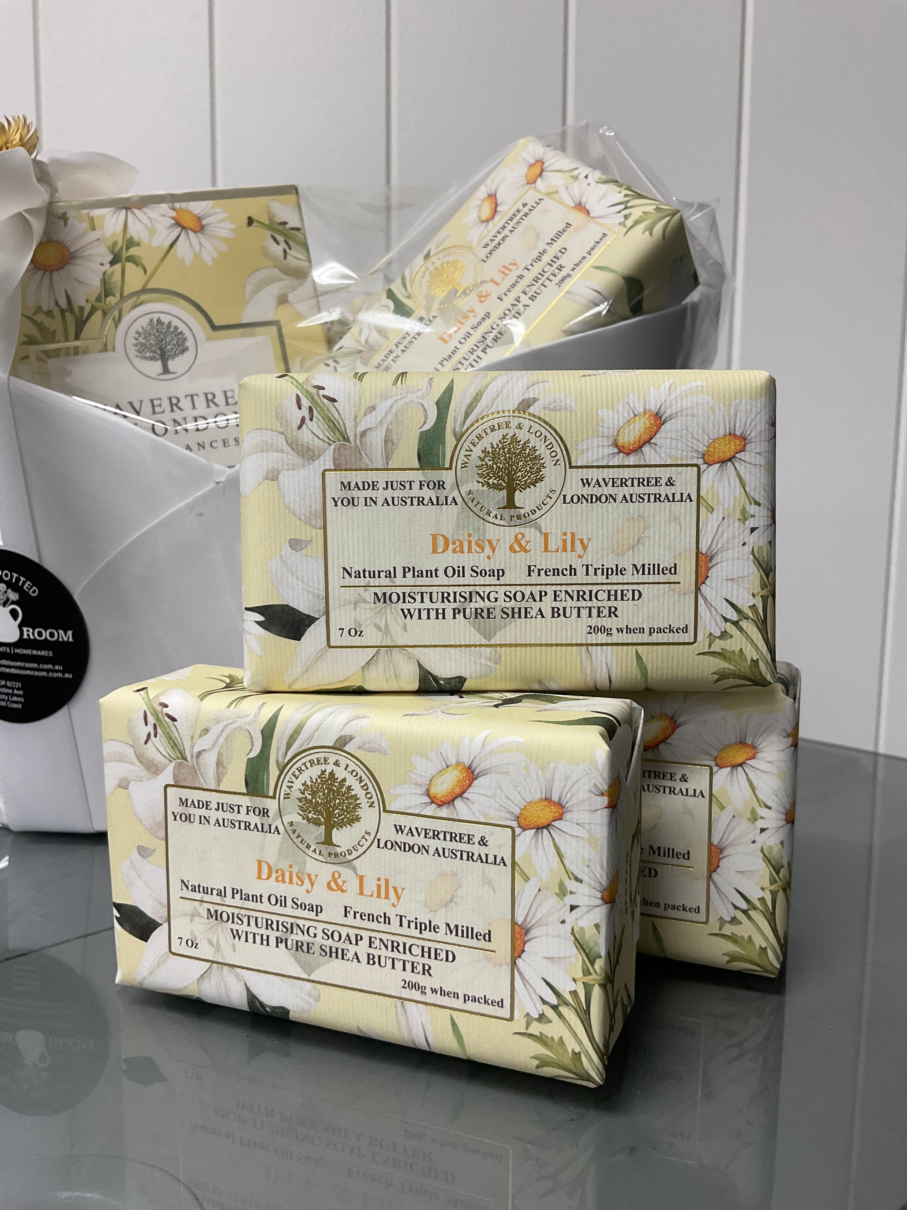 WAVERTREE & LONDON CANDLE & SOAPS HAMPER