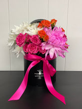 Load image into Gallery viewer, HAT BOX BLOOMS
