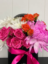 Load image into Gallery viewer, HAT BOX BLOOMS
