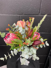 Load image into Gallery viewer, Wildflowers VESSEL
