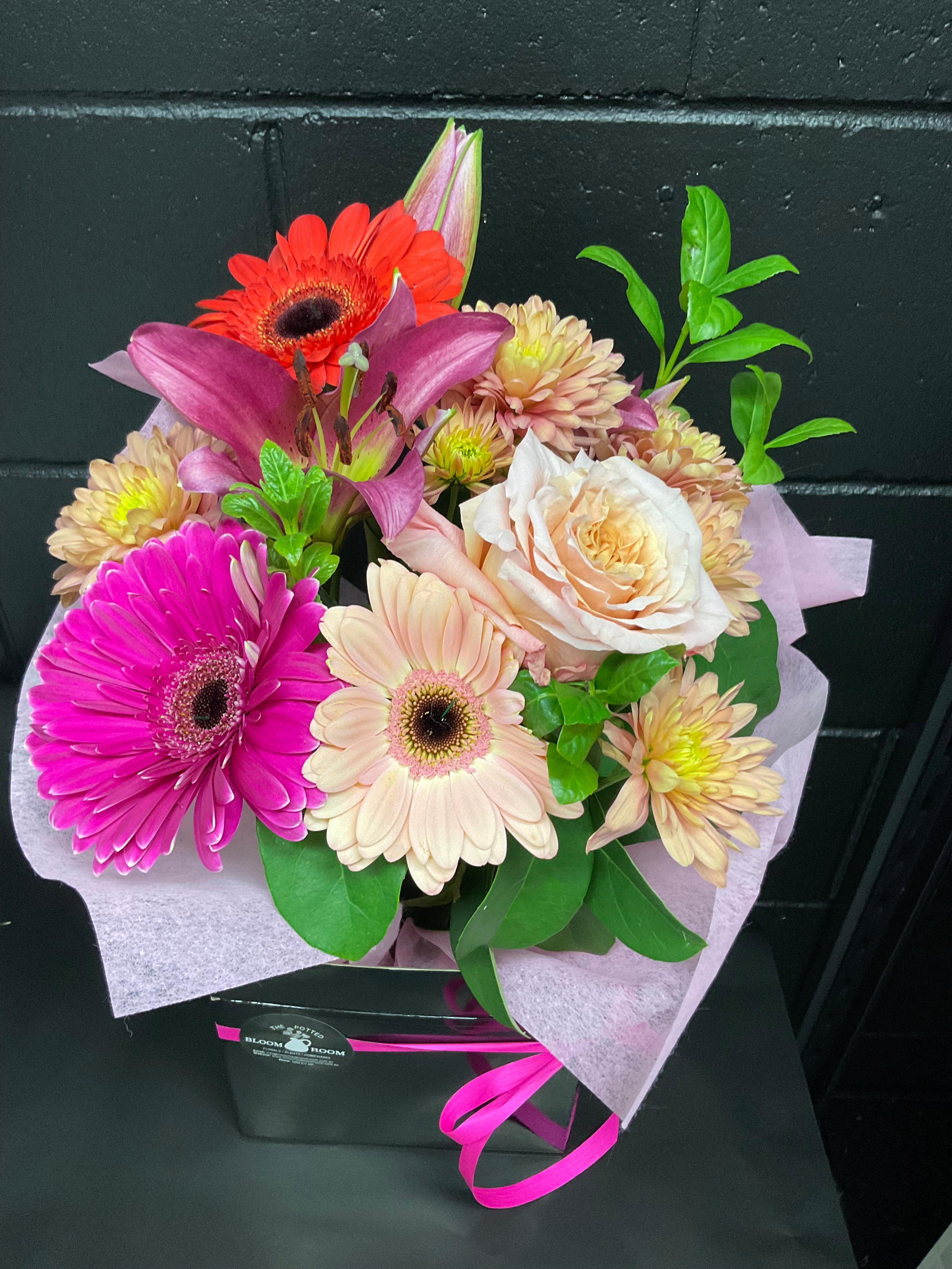 Median Mixed Blooms Box