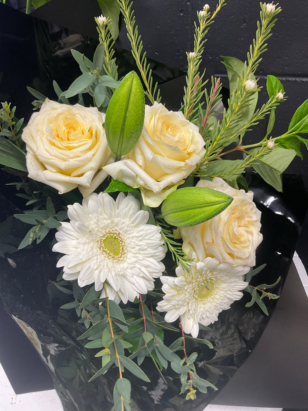 CLASSIC WHITES & GREENS