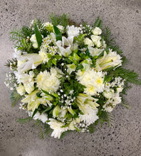 Load image into Gallery viewer, Wreath -WHITES &amp; GREENS
