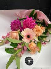 Load image into Gallery viewer, Florist Choice from
