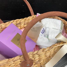 Load image into Gallery viewer, Mums Harvest Hamper
