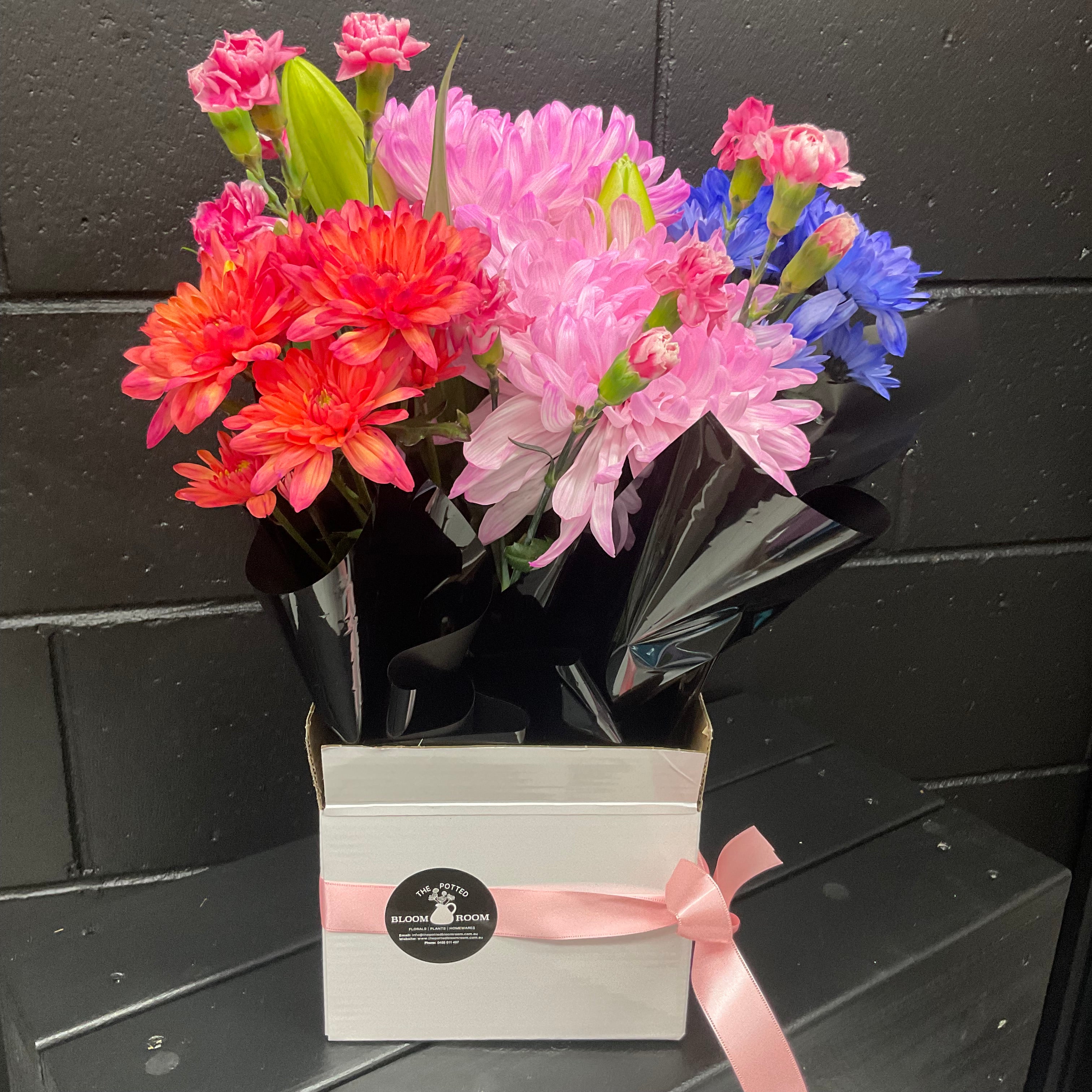 Median Mixed Blooms Box