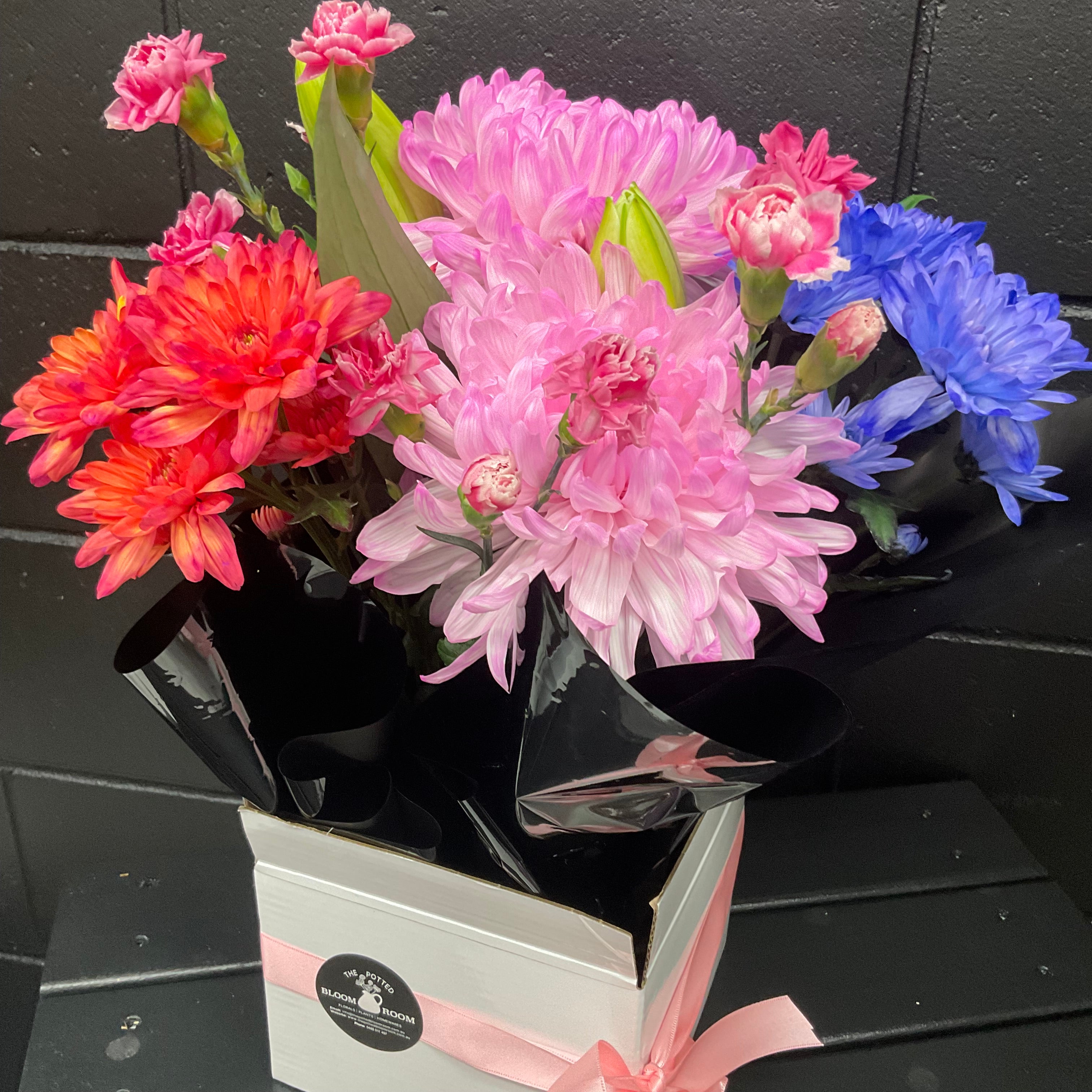 Median Mixed Blooms Box