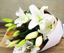 Load image into Gallery viewer, Oriental Lilly’s &amp; Wavertree Candle
