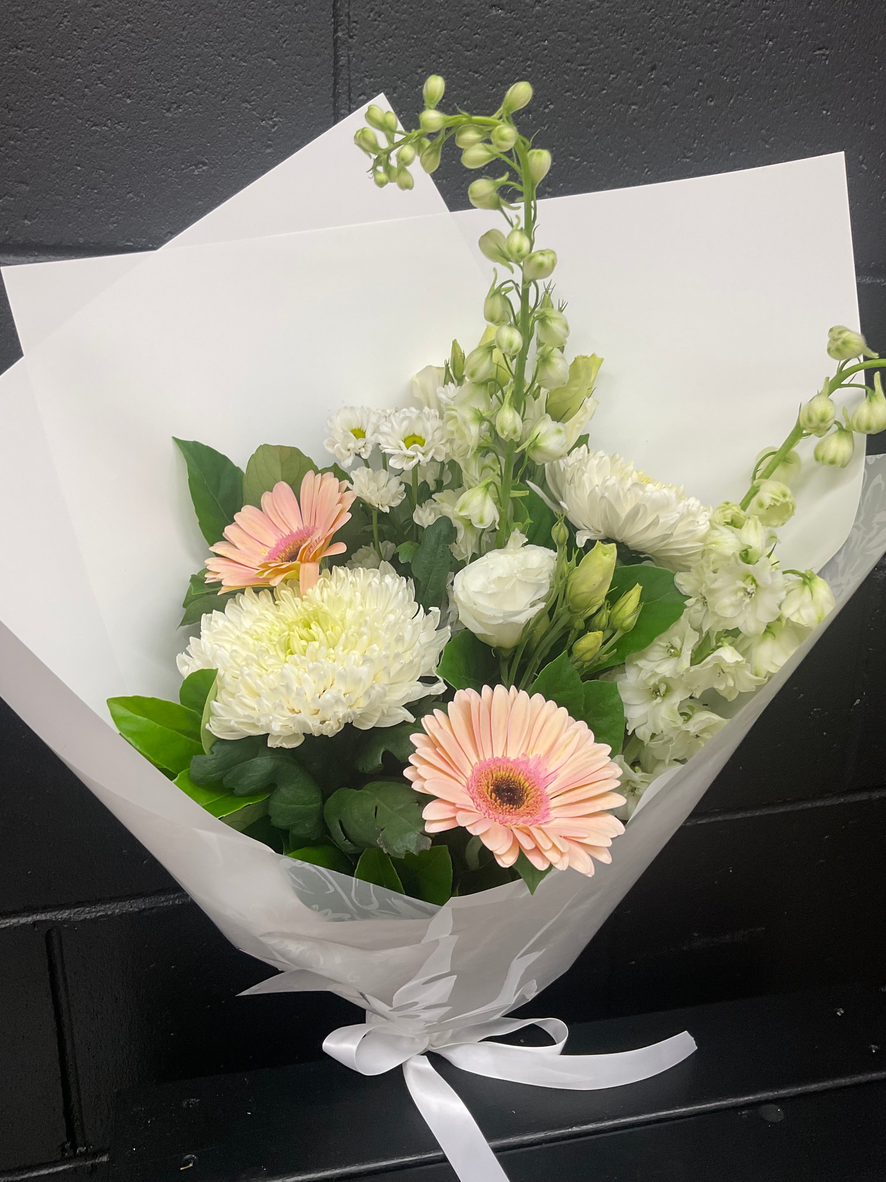 CLASSIC WHITES & GREENS