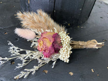 Load image into Gallery viewer, Buttonhole
