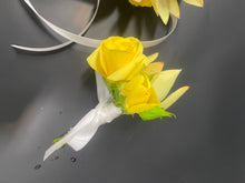 Load image into Gallery viewer, Buttonhole
