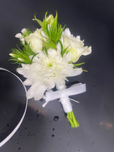 Load image into Gallery viewer, Buttonhole
