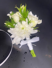 Load image into Gallery viewer, Buttonhole

